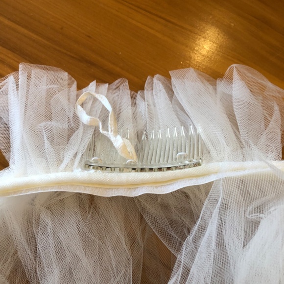 Wedding dress - Picture 14 of 16